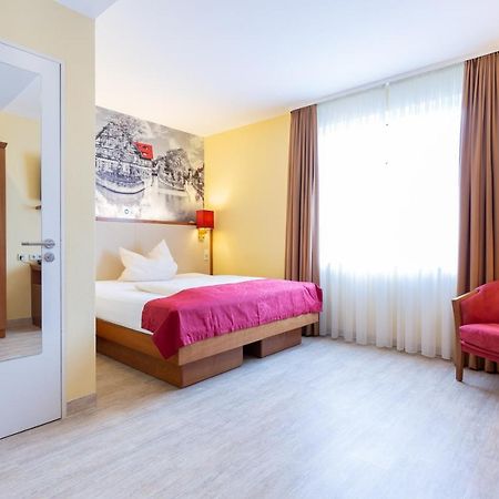 Hotel Am Schillerpark Esslingen am Neckar Екстериор снимка