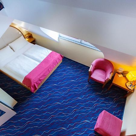 Hotel Am Schillerpark Esslingen am Neckar Екстериор снимка