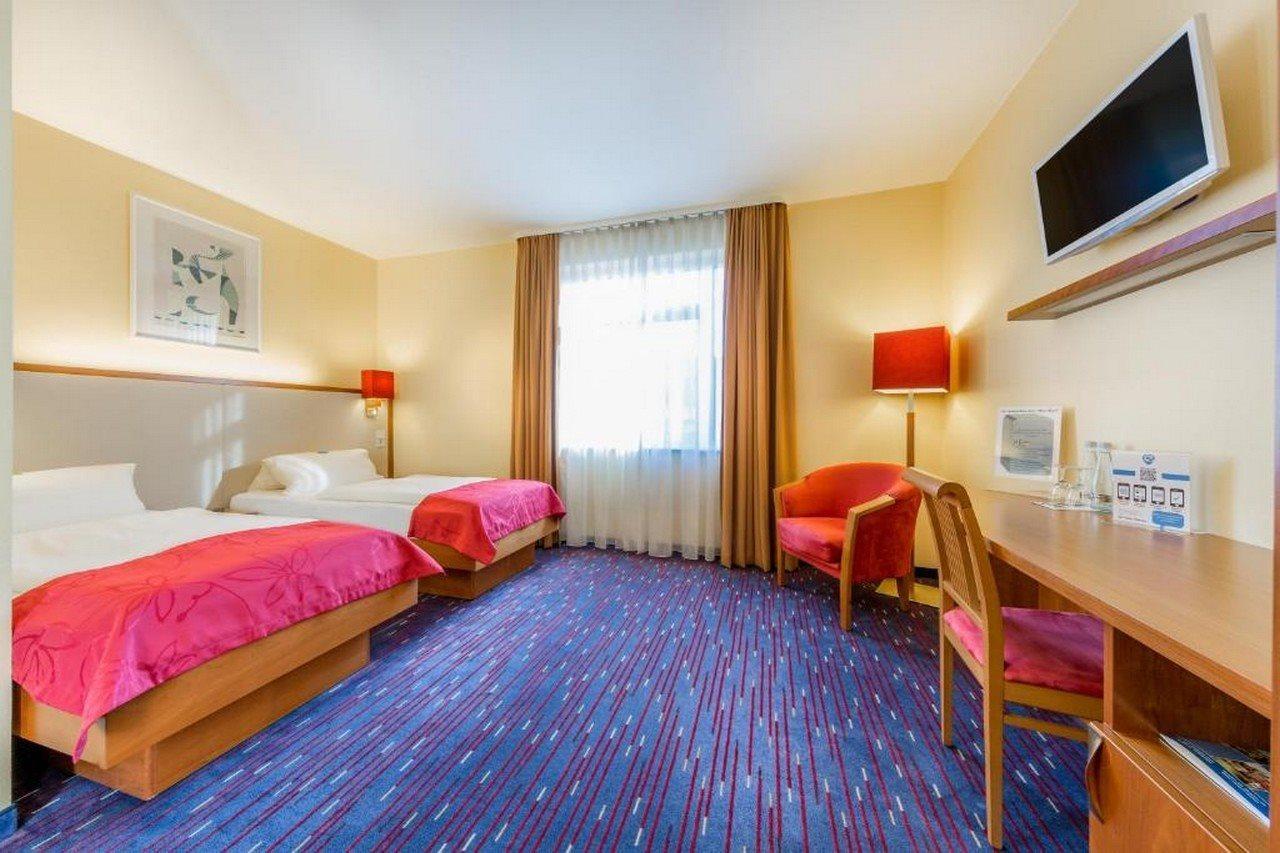 Hotel Am Schillerpark Esslingen am Neckar Екстериор снимка