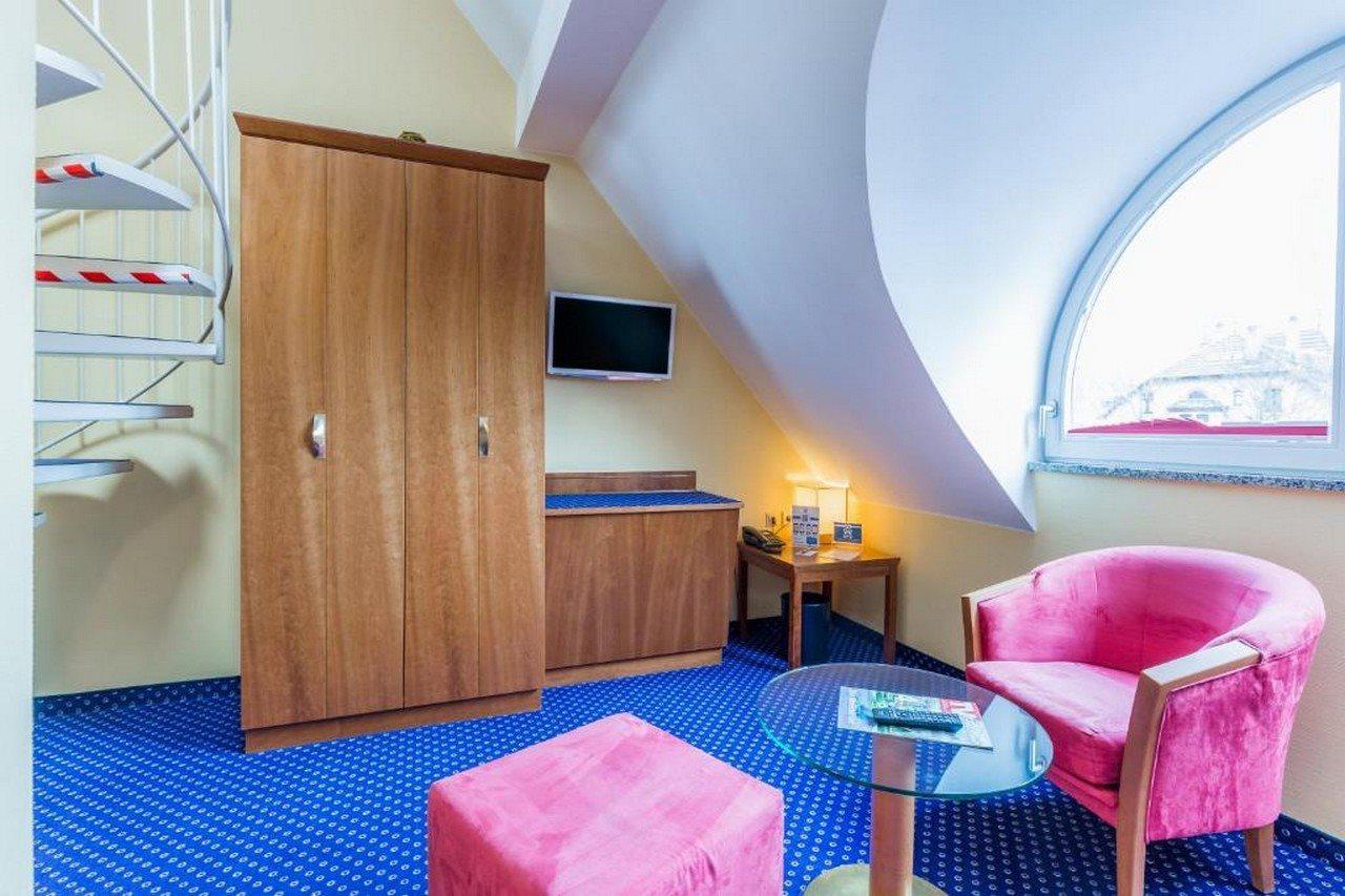 Hotel Am Schillerpark Esslingen am Neckar Екстериор снимка