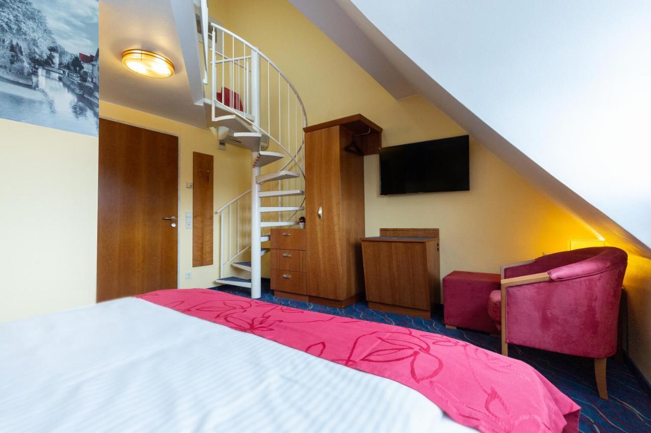 Hotel Am Schillerpark Esslingen am Neckar Екстериор снимка