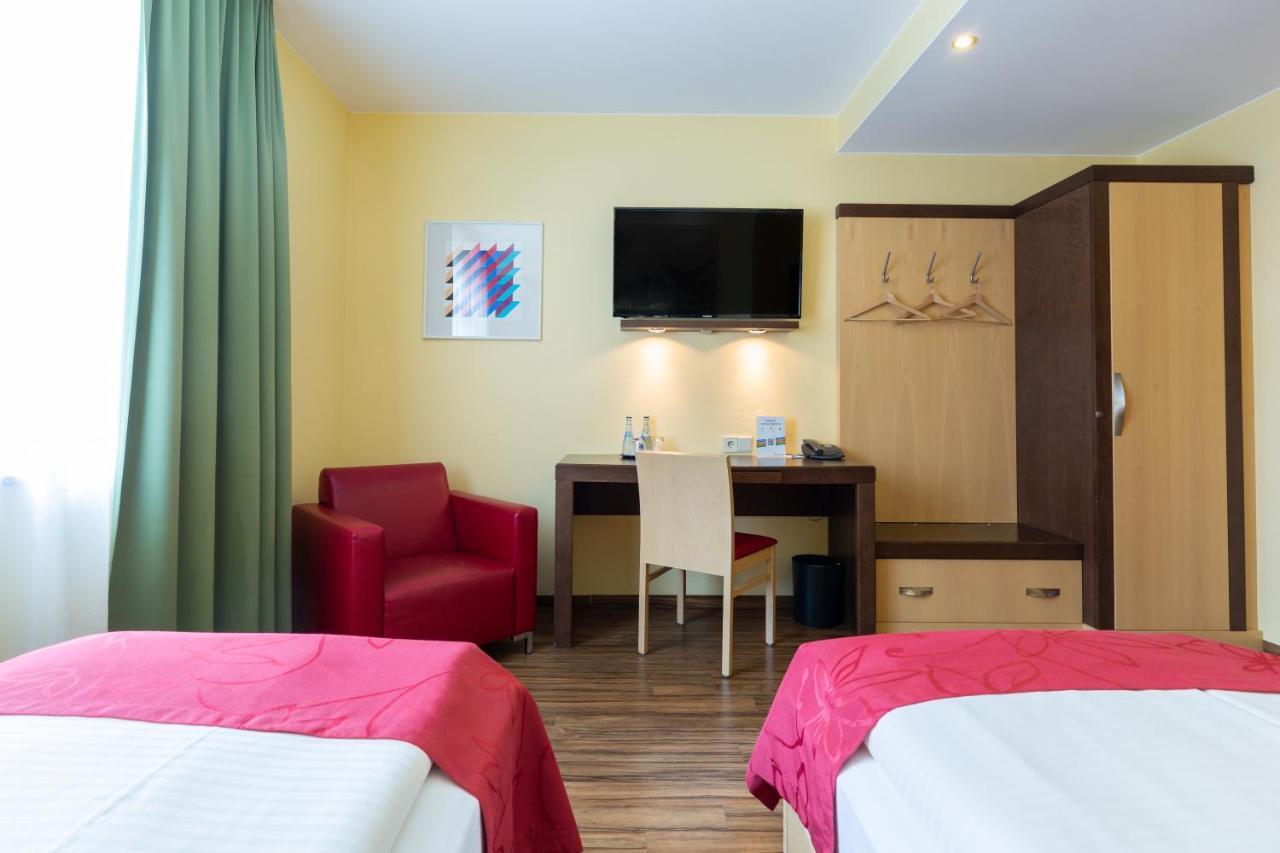 Hotel Am Schillerpark Esslingen am Neckar Екстериор снимка