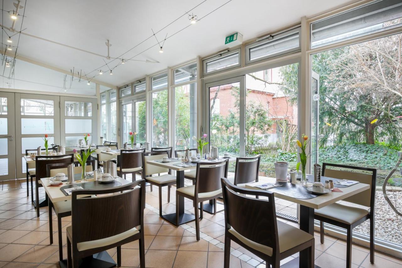 Hotel Am Schillerpark Esslingen am Neckar Екстериор снимка