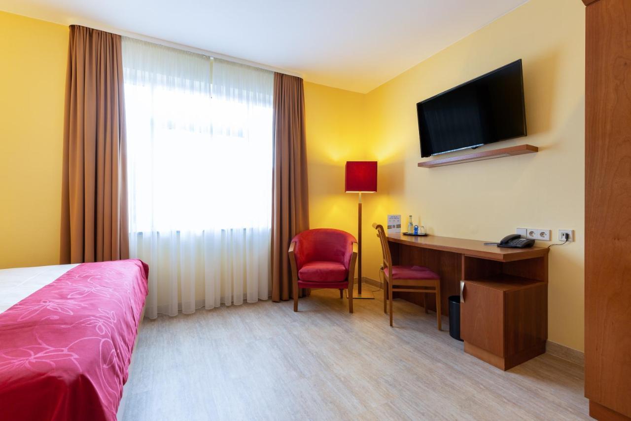Hotel Am Schillerpark Esslingen am Neckar Екстериор снимка