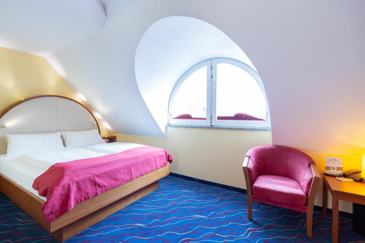 Hotel Am Schillerpark Esslingen am Neckar Екстериор снимка
