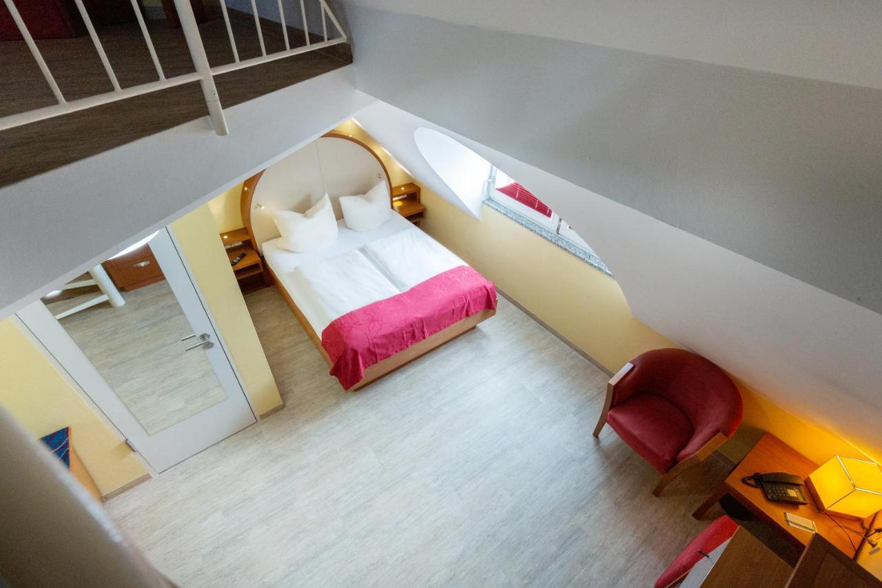 Hotel Am Schillerpark Esslingen am Neckar Екстериор снимка