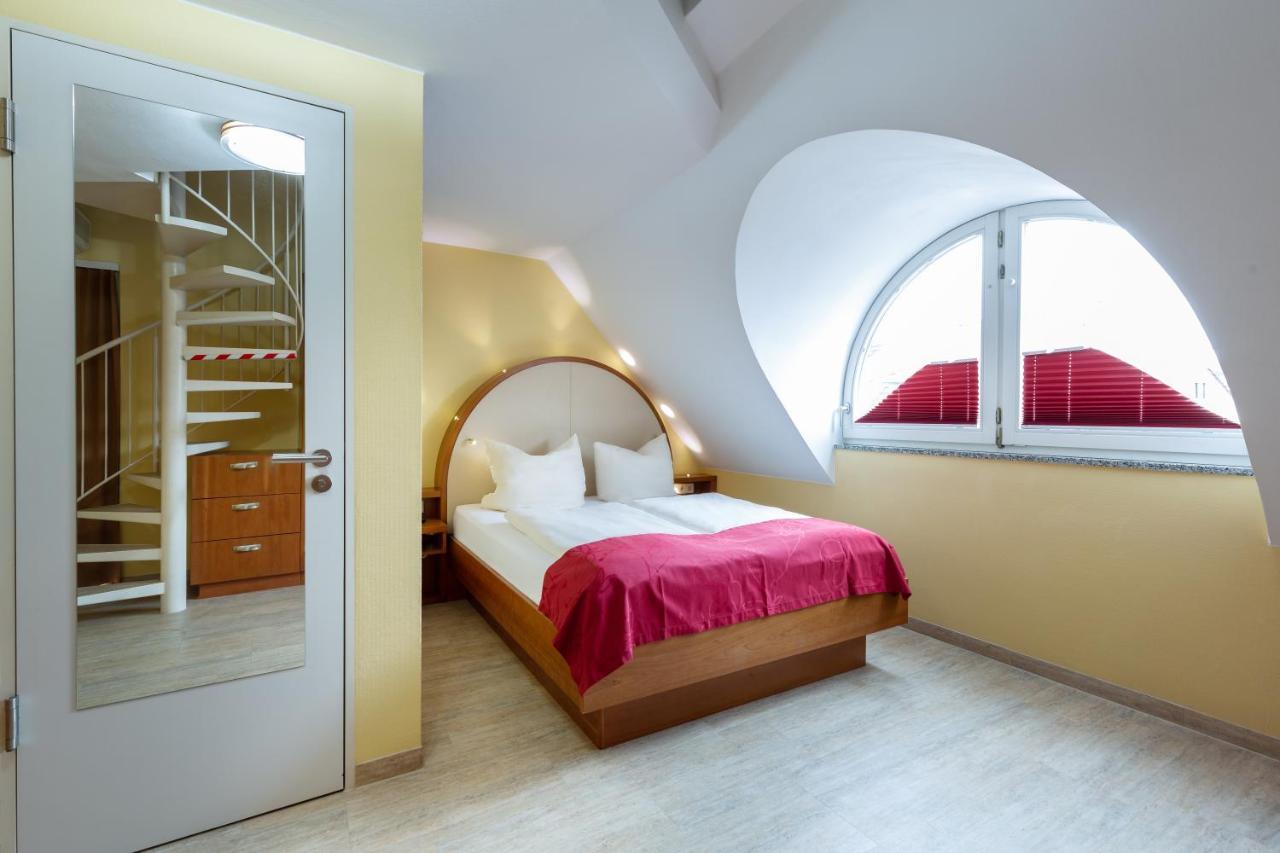 Hotel Am Schillerpark Esslingen am Neckar Екстериор снимка