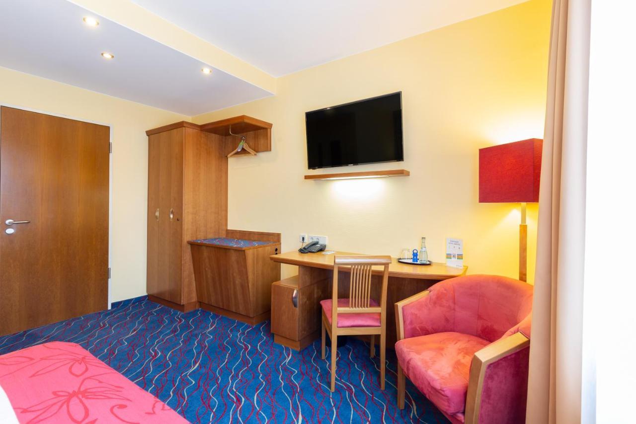 Hotel Am Schillerpark Esslingen am Neckar Екстериор снимка