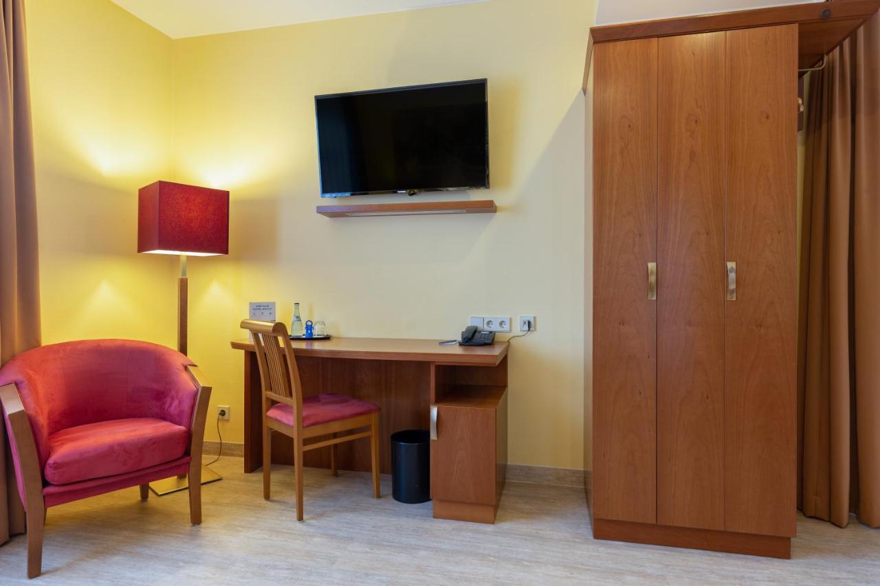 Hotel Am Schillerpark Esslingen am Neckar Екстериор снимка