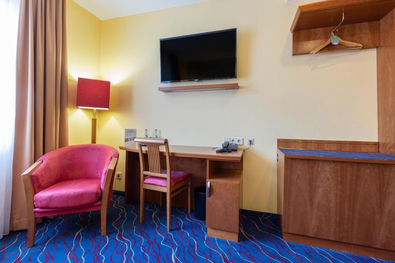 Hotel Am Schillerpark Esslingen am Neckar Екстериор снимка