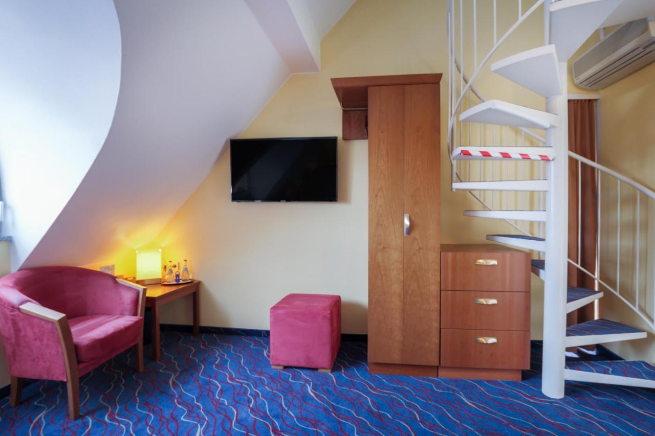 Hotel Am Schillerpark Esslingen am Neckar Екстериор снимка