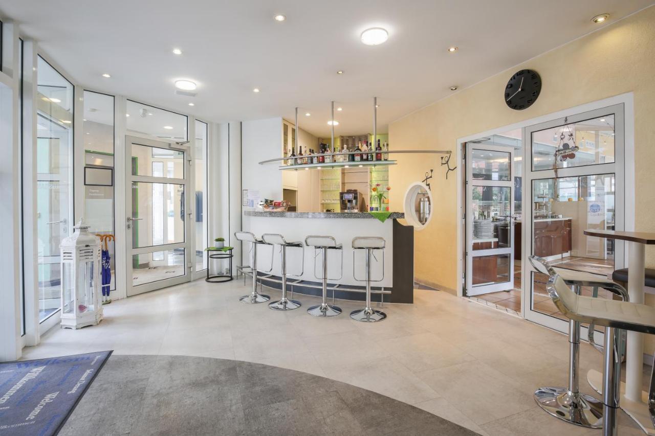 Hotel Am Schillerpark Esslingen am Neckar Екстериор снимка