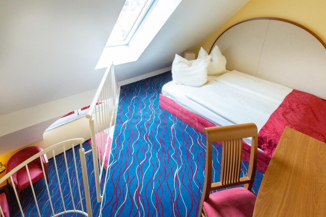 Hotel Am Schillerpark Esslingen am Neckar Екстериор снимка