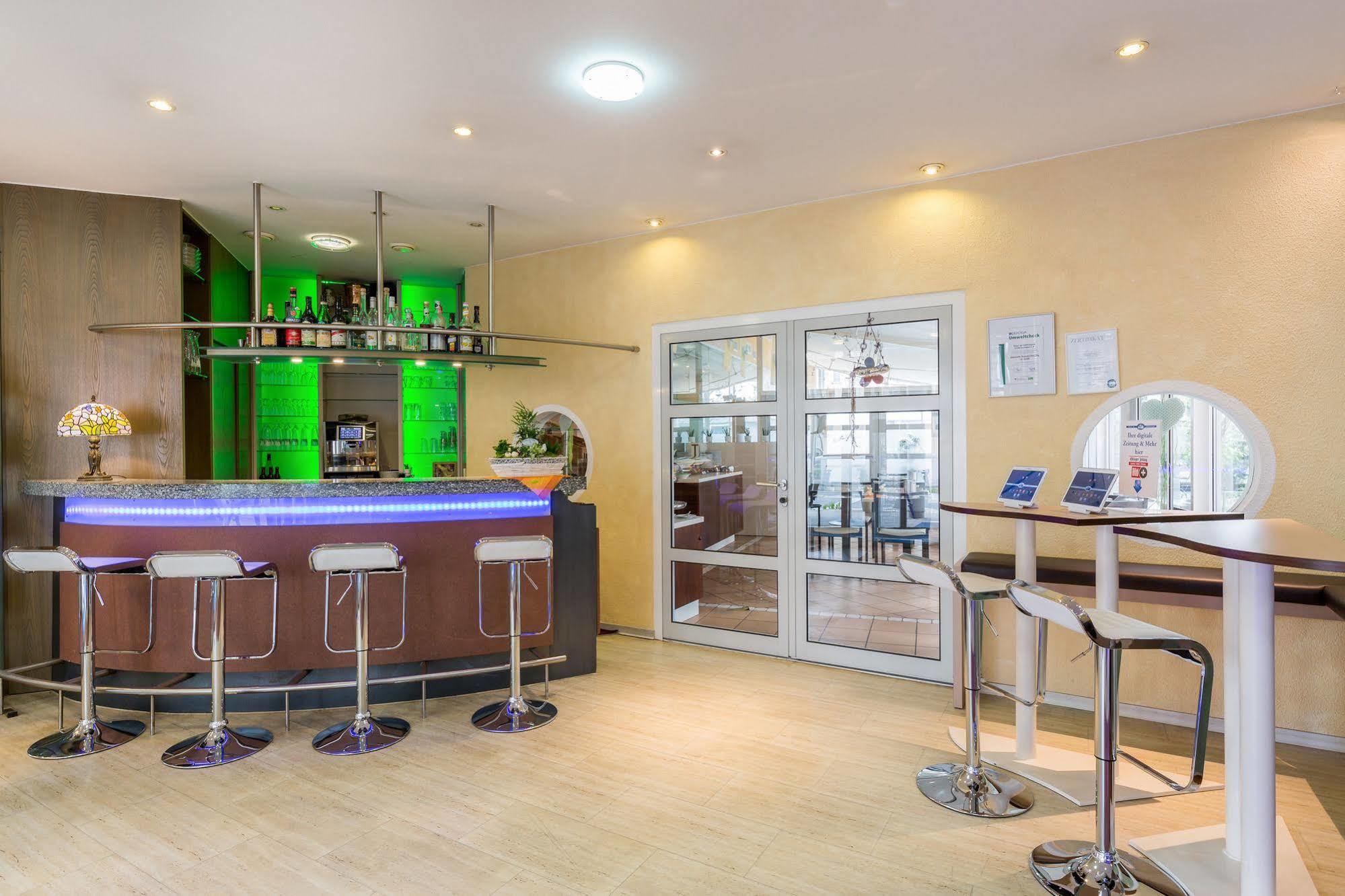 Hotel Am Schillerpark Esslingen am Neckar Екстериор снимка