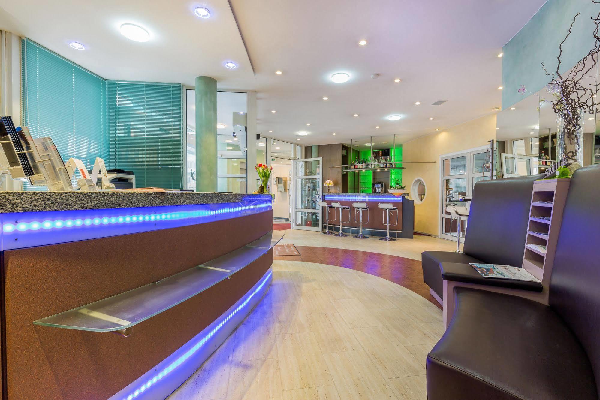 Hotel Am Schillerpark Esslingen am Neckar Екстериор снимка