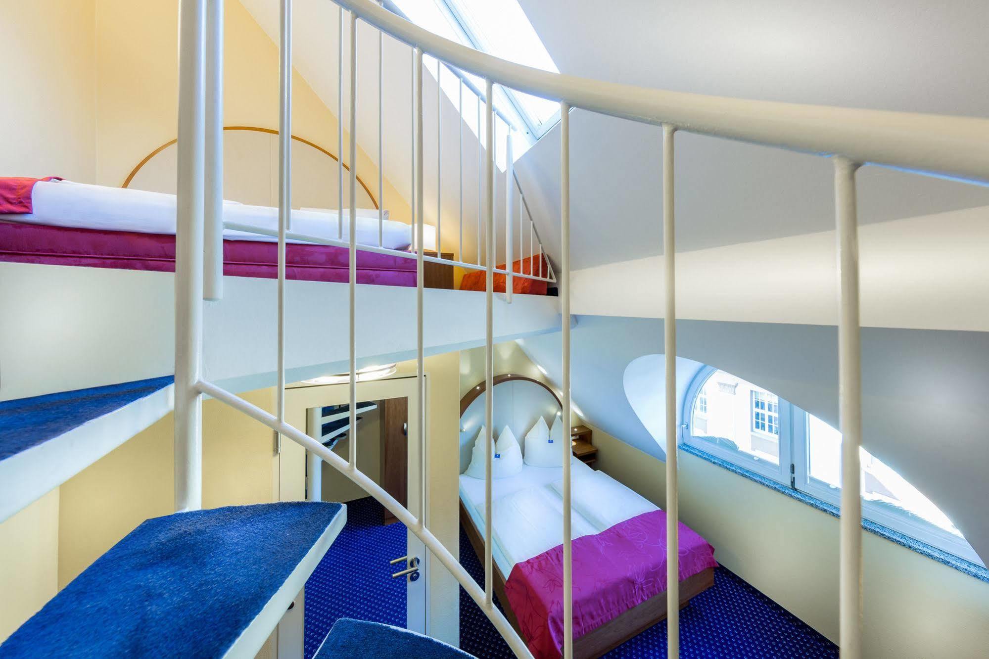 Hotel Am Schillerpark Esslingen am Neckar Екстериор снимка