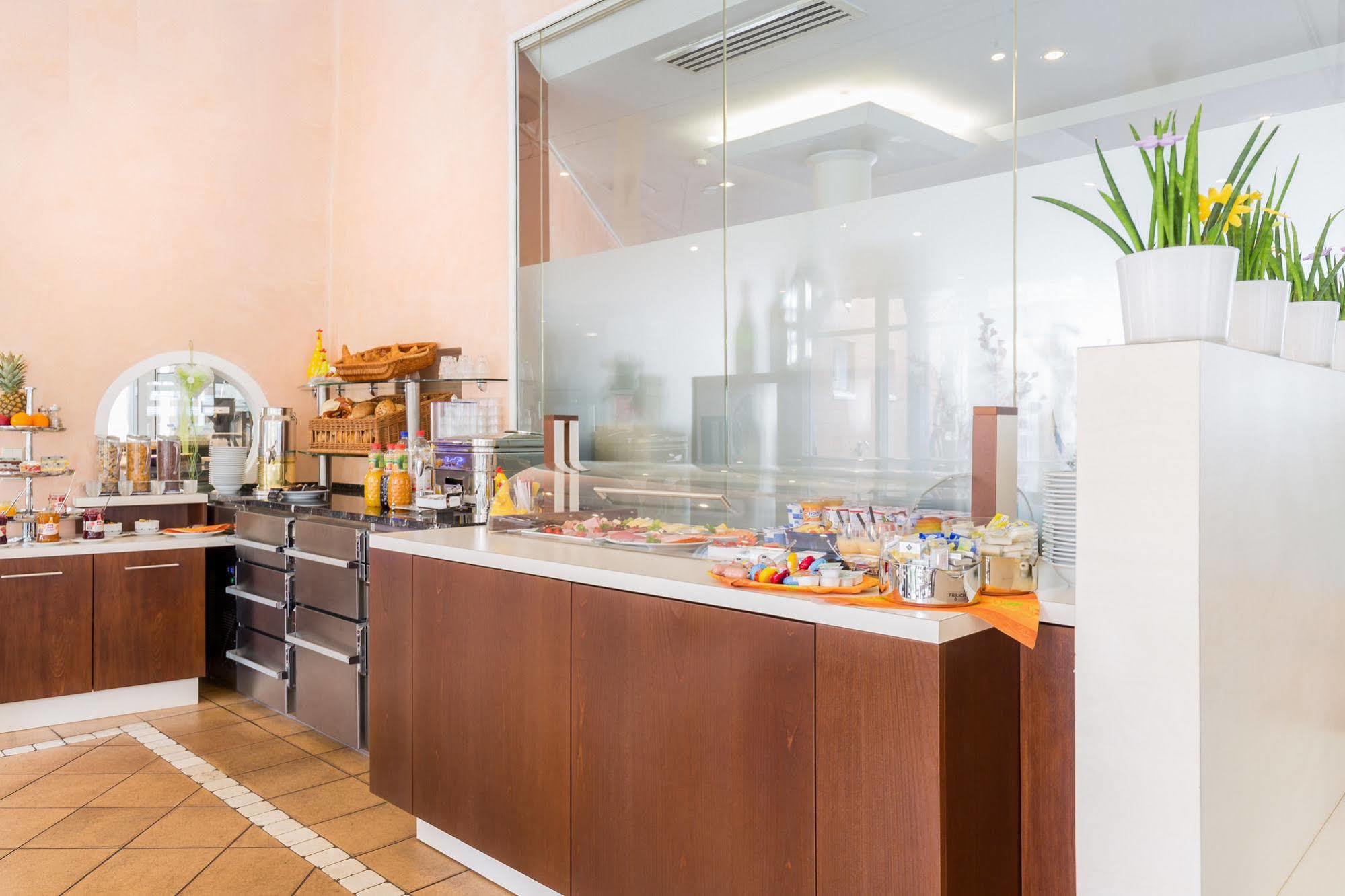 Hotel Am Schillerpark Esslingen am Neckar Екстериор снимка
