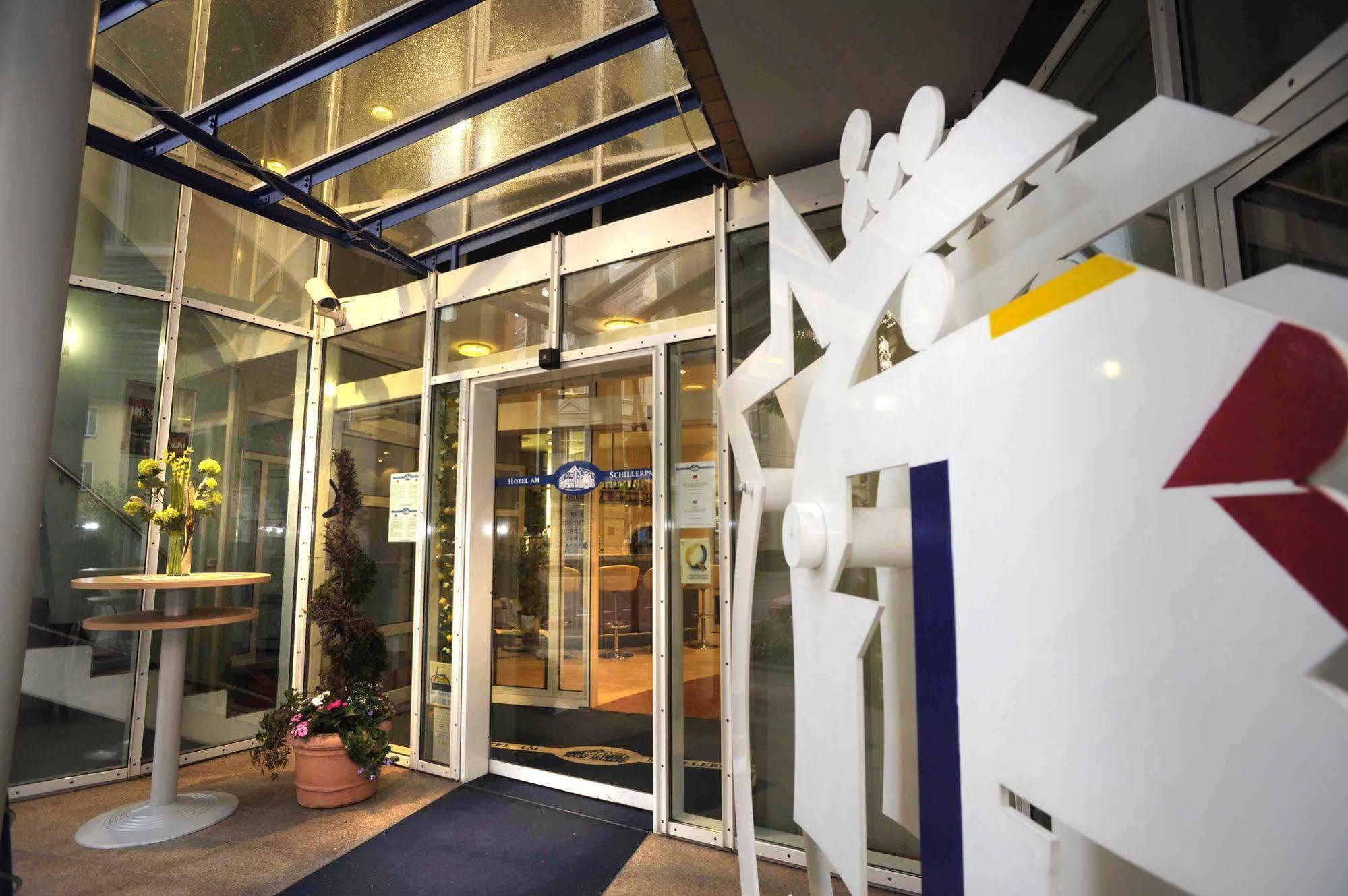 Hotel Am Schillerpark Esslingen am Neckar Екстериор снимка