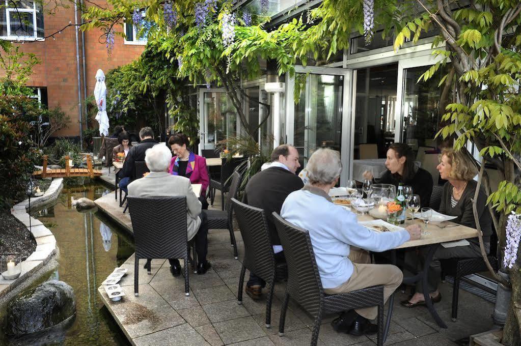 Hotel Am Schillerpark Esslingen am Neckar Екстериор снимка